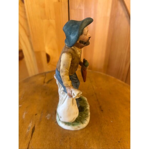 Porcelain Old Man Sitting on Tree Stump (5547) - Picture 4 of 6